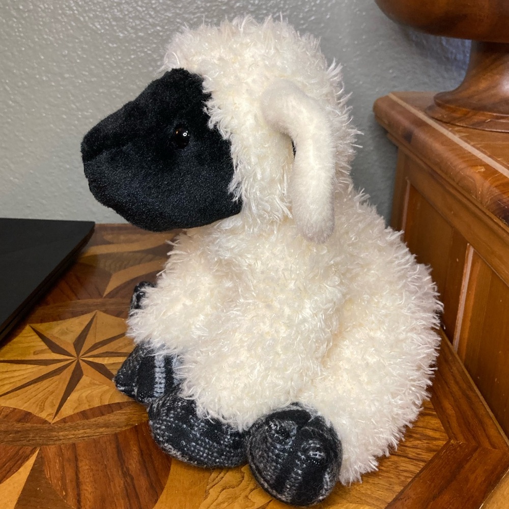 Gund x Pendleton Fannie lamb plush toy NWOT - Picture 2 of 6